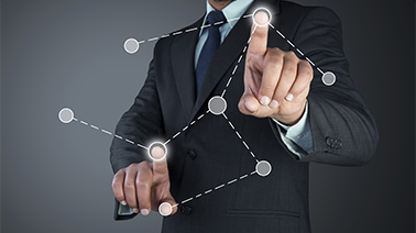 Der Business Processes wird dargestellt von einem Mann der zwei Punkt mit seinen Zeigefingern fixiert die durch abzweigende Linien verbunden sind