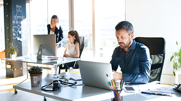 Digitale Strategie Ökonomie wird in einem Büro geplant