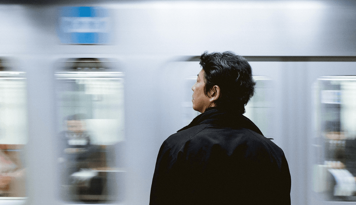Mann auf Geschäftsreise mit der Bahn - Ein Fall für den Verpflegungsmehraufwand