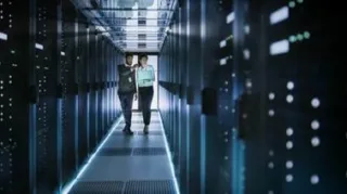 Das Rechenzentrum in dem mehrere Server stehen