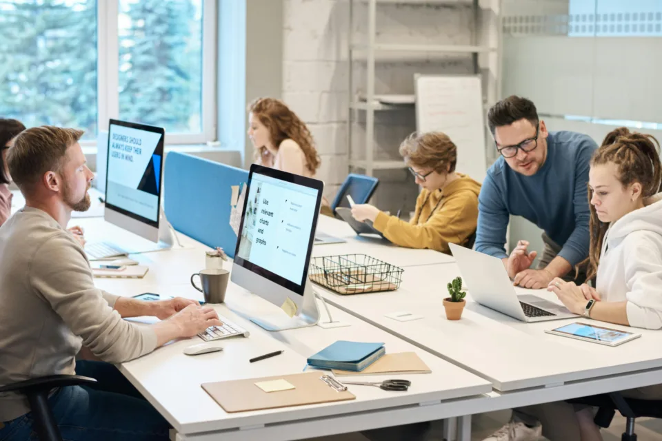 Team beim Onboarding zur Einführung einer neuen Software