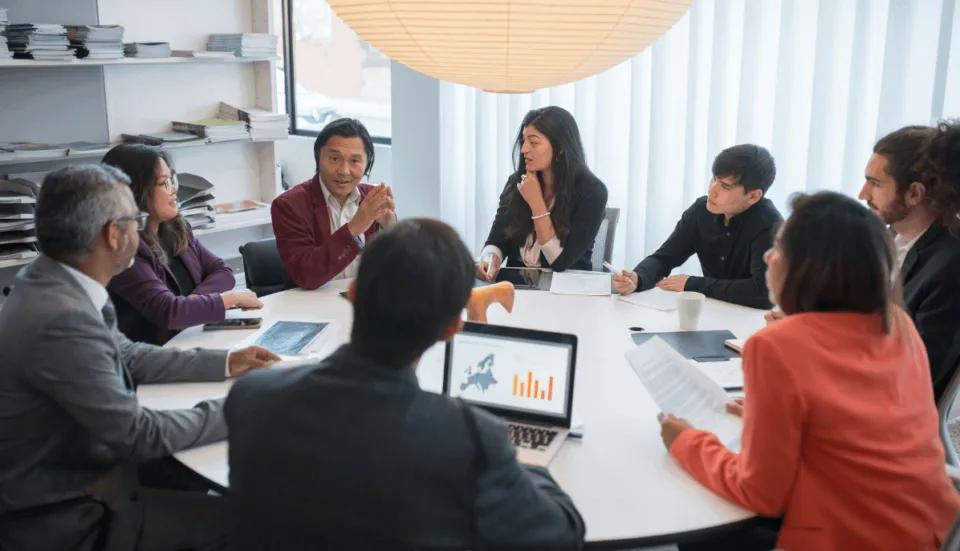 Transparenz schaffen im Change Management durch Mitarbeiter-Meetings