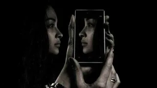 Frau mit Smartphone 578x325